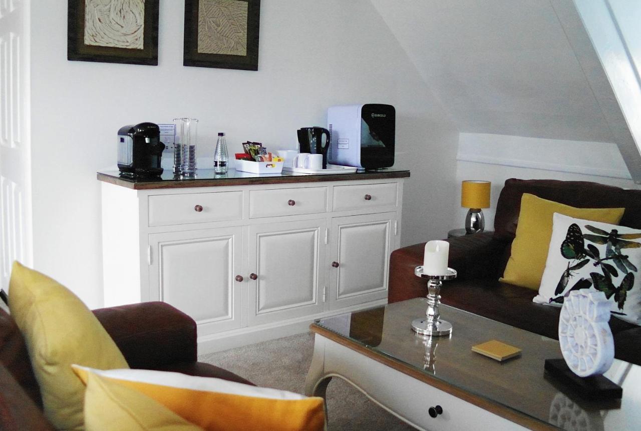 White Linen Whitby, Room Only ภายนอก รูปภาพ