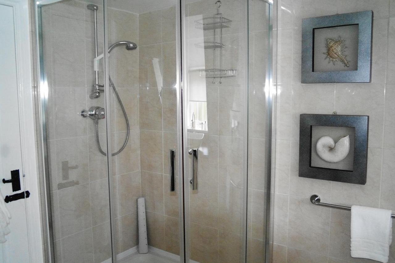 White Linen Whitby, Room Only ภายนอก รูปภาพ