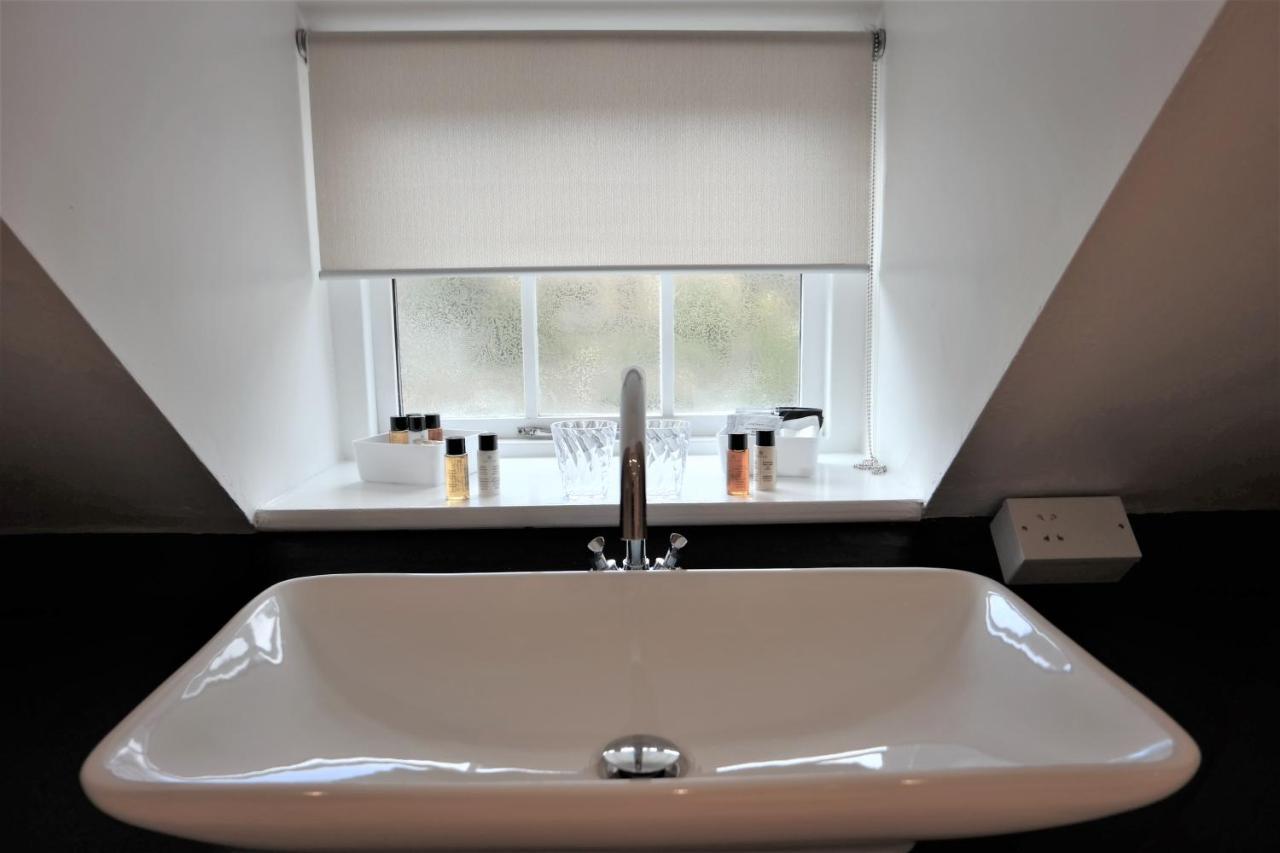 White Linen Whitby, Room Only ภายนอก รูปภาพ