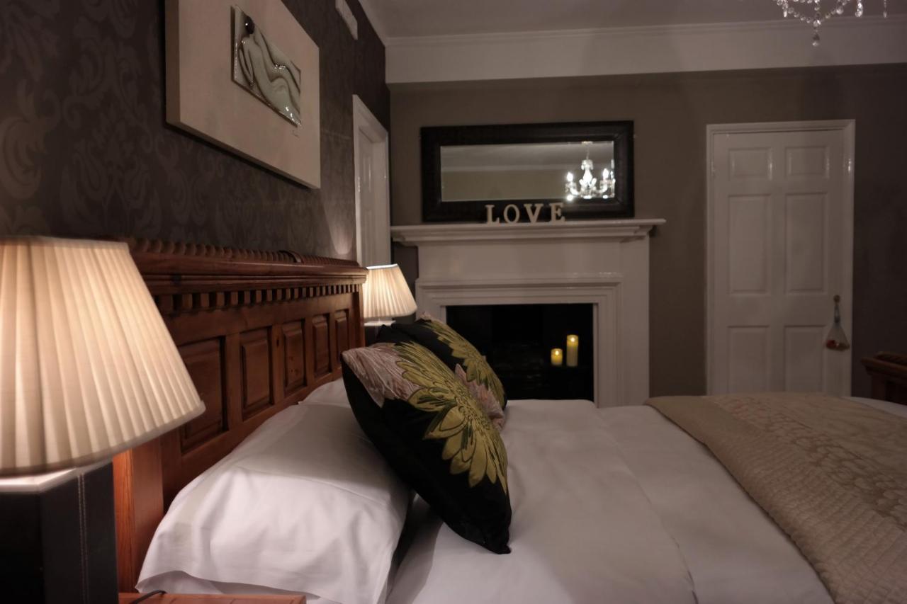 White Linen Whitby, Room Only ภายนอก รูปภาพ