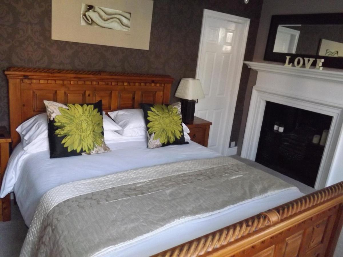 White Linen Whitby, Room Only ภายนอก รูปภาพ